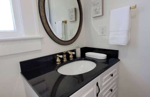 Greer Apartment | Cozy corporate apartment in tranquil Greer. Close to BMW.