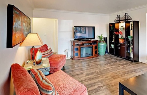 East Side Costa Mesa House | Cozy Costa Mesa house next to Newport Beach