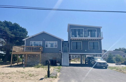 Biddeford House | Cozy Costal Cottage ~ Prime Location ~ Just Seconds from Hills Beach!