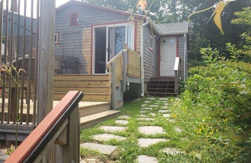 Woods Hole Cottage | Cozy Cottage 1/2 mile to Woods Hole village