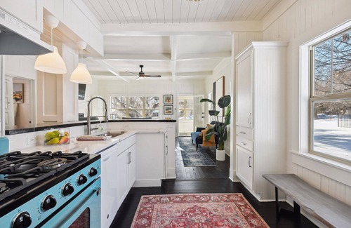 Tonka Bay House | Cozy Cottage 4 mins to Excelsior