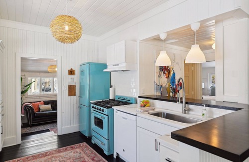 Tonka Bay House | Cozy Cottage 4 mins to Excelsior