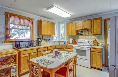 Schuyler Falls House | Cozy Cottage at South Hero