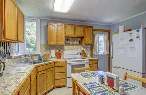 Schuyler Falls House | Cozy Cottage at South Hero