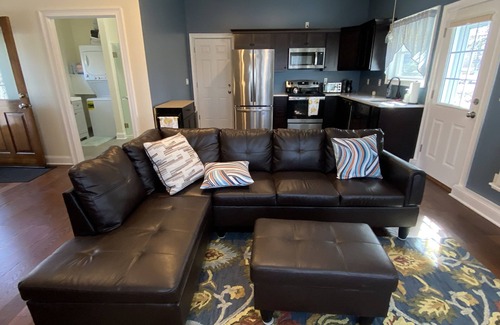 Mariaville Cottage | Cozy cottage-breathtaking sunsets. Lake front. Close to casino & racetrack.