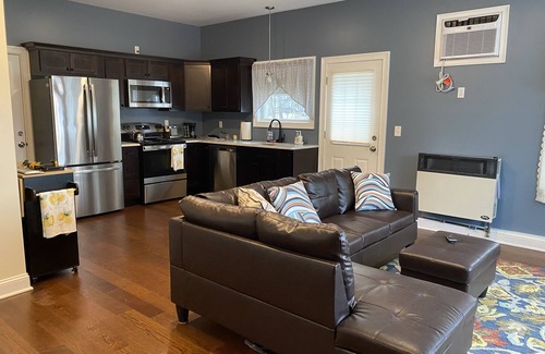 Mariaville Cottage | Cozy cottage-breathtaking sunsets. Lake front. Close to casino & racetrack.