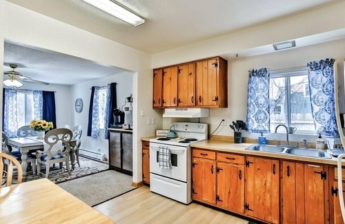 Menahga House | Cozy Cottage by Spirit Lake