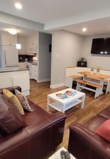 Timberlea House | Cozy Cottage Close to the City