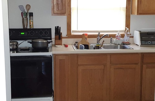 Harbert House | Cozy Cottage close to the Lake