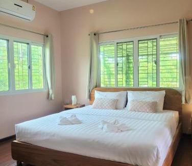 Suan Phueng House | Cozy Cottage Farm stay Suanphueng
