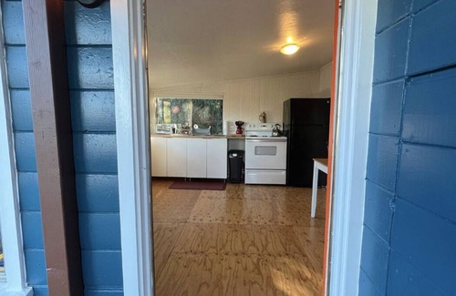 Calabasas Cottage | Cozy Cottage Getaway in the Mountains - 20 min from the beach!