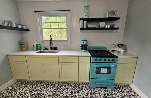 Liberty House | Cozy Cottage House - Pool & Hot Tub