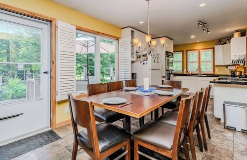 Utterson Cottage | Cozy Cottage - Huntsville A great Family Cottage