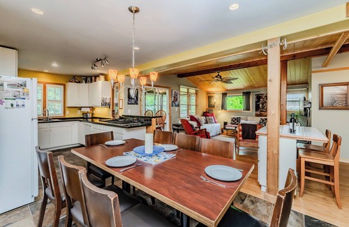Utterson Cottage | Cozy Cottage - Huntsville A great Family Cottage