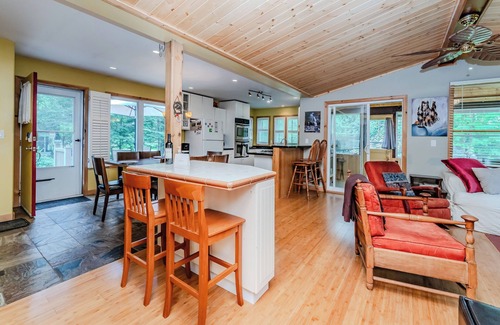 Utterson Cottage | Cozy Cottage - Huntsville A great Family Cottage