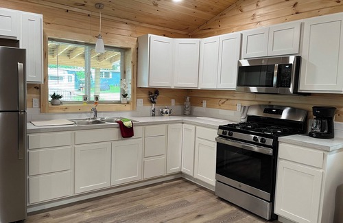 Greenville Cottage | Cozy cottage in awesome Greenville with WiFi, AC