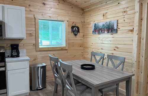 Greenville Cottage | Cozy cottage in awesome Greenville with WiFi, AC