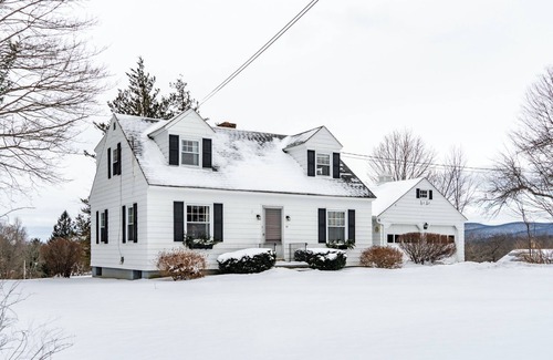 Lanesborough House | Cozy Cottage in Berkshires: Minutes to Jiminy Peak
