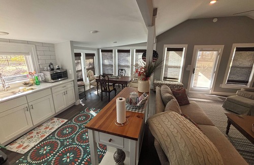 Walterboro - St. George Cottage | Cozy cottage in charming Walterboro with AC, WiFi