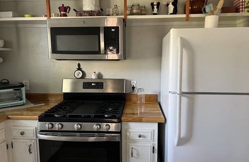 Oakhurst Cottage | Cozy cottage in delightful Ahwahnee with AC, WiFi