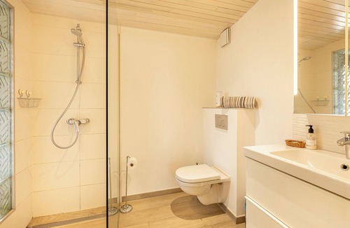 Leuven Cottage | Cozy cottage in garden park — large parking, accessible & self check-in