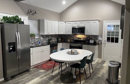 Brookeland Cottage | Cozy Cottage in Rayburn Country-Pet Friendly-King Suite/Pool Table! Sleeps 10