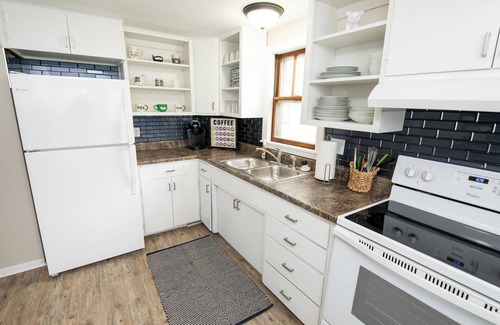 Sioux Falls House | Cozy Cottage in the city with 2 bedrooms close to Downtown