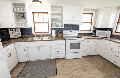 Sioux Falls House | Cozy Cottage in the city with 2 bedrooms close to Downtown