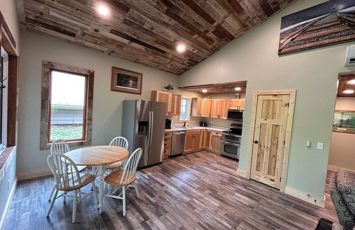 Berwick Apartment | Cozy cottage in the woods