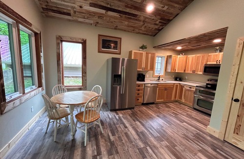 Berwick Apartment | Cozy cottage in the woods