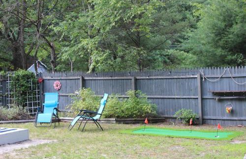 Pentwater House | Cozy cottage just minutes from Lake Michigan!