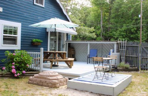 Pentwater House | Cozy cottage just minutes from Lake Michigan!