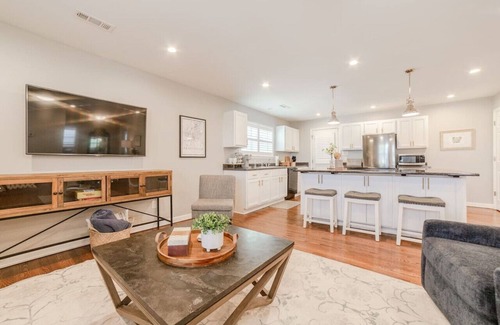 Fayetteville Cottage | Cozy cottage, just a short walk to UofA