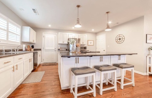 Fayetteville Cottage | Cozy cottage, just a short walk to UofA