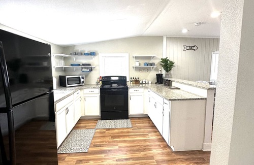 Tavares Cottage | Cozy cottage located in Tavares near Mt Dora