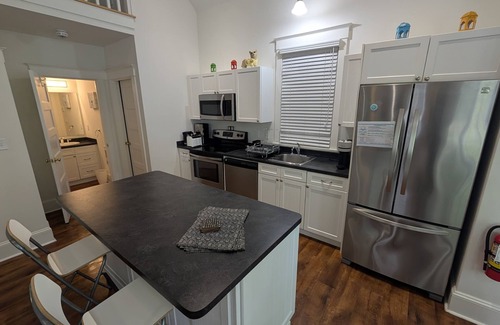 Cherry Valley Cottage | Cozy cottage near Sandbanks Beach (Picton)