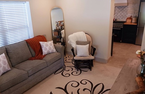 Seguin Cottage | Cozy Cottage near downtown Seguin