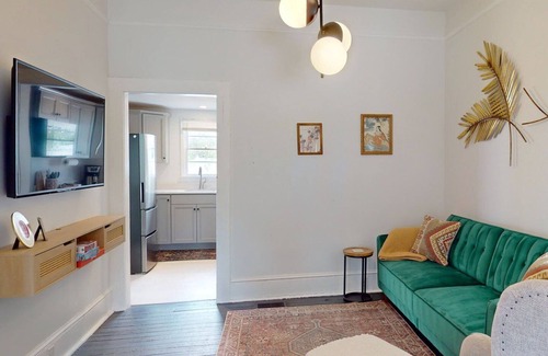 Metropolitan House | Cozy Cottage Near Forsyth Park, Heated Pool Access