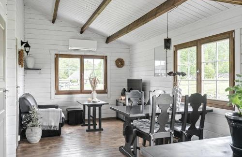 Hastveda House | Cozy Cottage near lake
