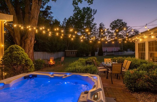 Walloon Lake Cottage | Cozy Cottage near Lake & Skiing, Hot Tub, fireplace & Fire-pit, Pets Allowed