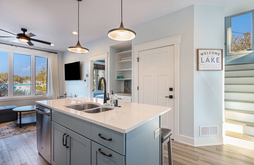 Smyrna House | Cozy Cottage on Big Pine Island with Chefs Kitchen