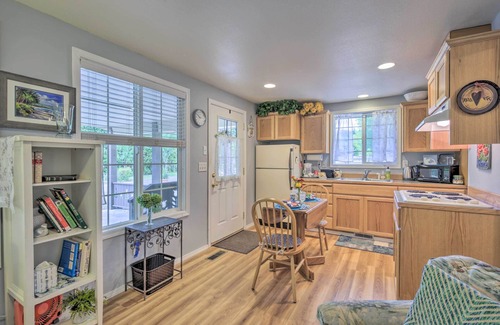 McMinnville Cottage | Cozy Cottage on Flower Farm w/Baker Creek Views!