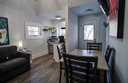Historic District House | Cozy Cottage on Main Street! 1 Min walk to Gondola! New AC and Furnace Heat!