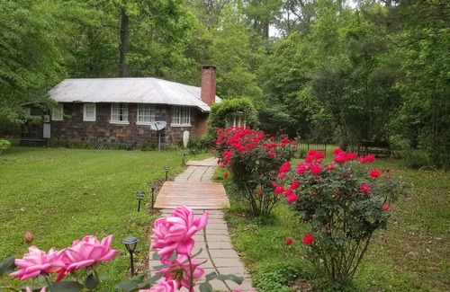 Covington Cottage | Cozy Cottage on private acreage minutes from town