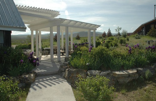 Stevensville Cottage | Cozy Cottage overlooking Bitterroot Valley, private setting east of Victor