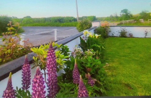 Listowel House | Cozy Cottage Retreat in Listowel pet Friend
