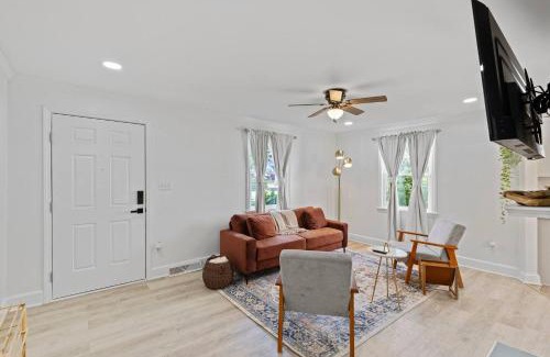 Durham House | Cozy Cottage retreat minutes to Duke|RDU|Downtown