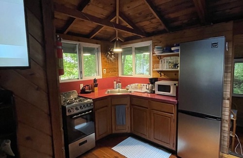 Baiting Hollow Cottage | Cozy Cottage Steps from Private Beach