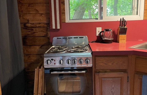 Baiting Hollow Cottage | Cozy Cottage Steps from Private Beach