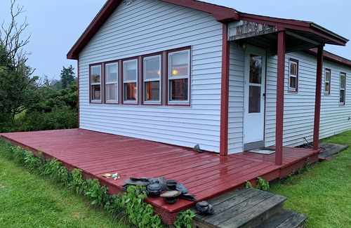 Washington County Cottage | Cozy cottage, steps from the beach.